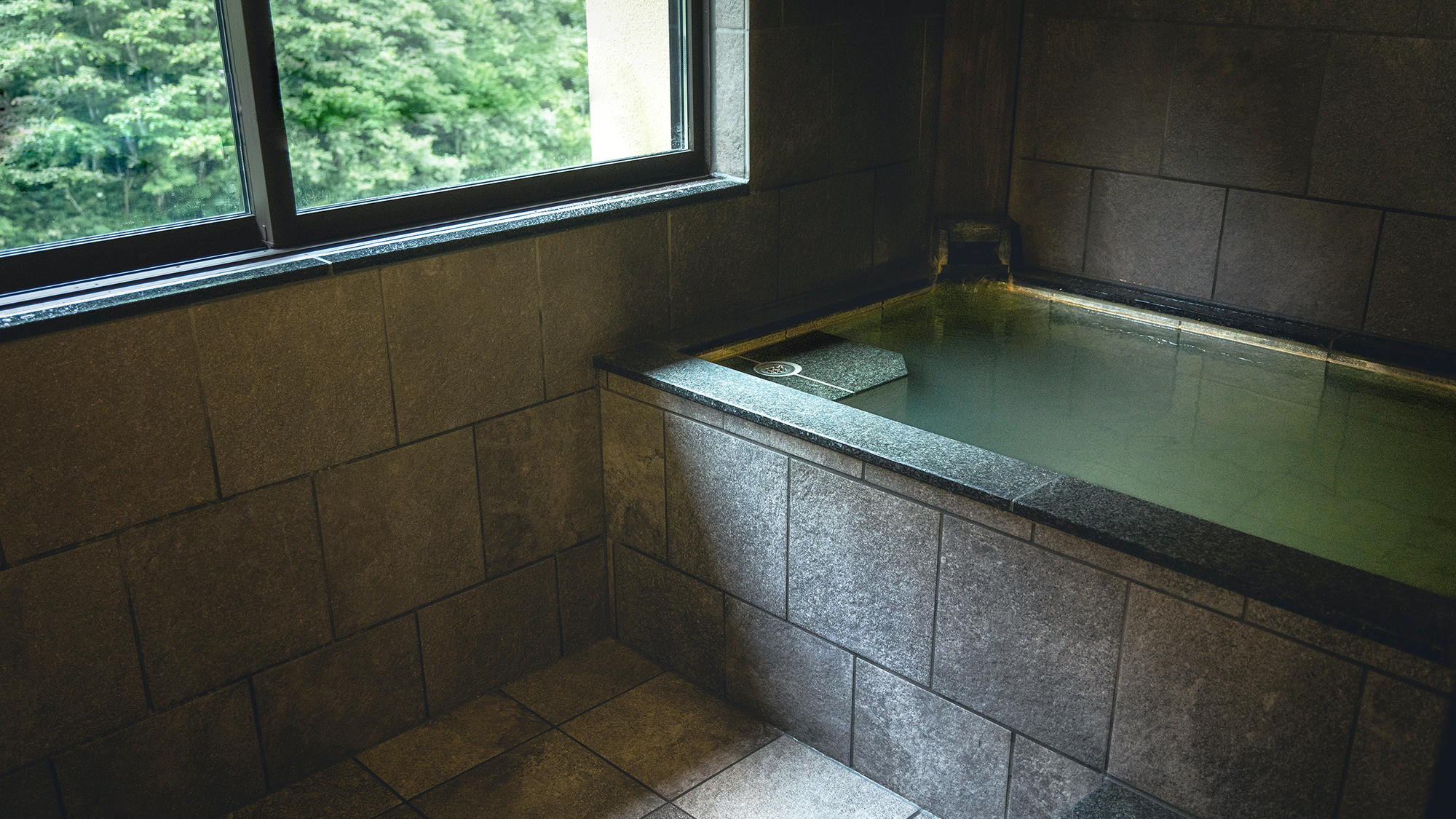 【半露天付特別和洋室】＜2025年OPEN＞「かけ流し温泉」を半露天風呂で何度でもお楽しみ下さい。