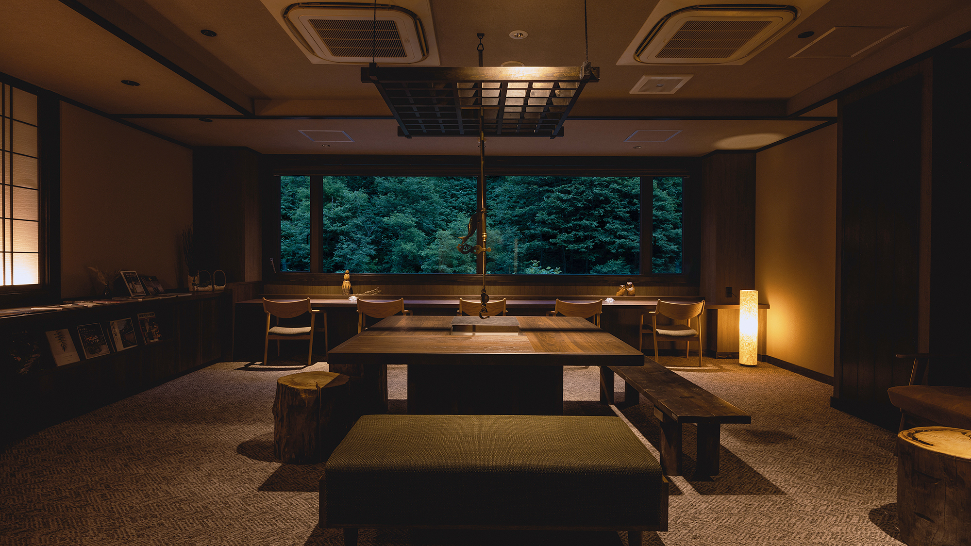 2025年NEW【ラウンジ-愉坐】フリードリンクも楽しめる「宿泊者同士」の交流も生まれる、憩いの空間