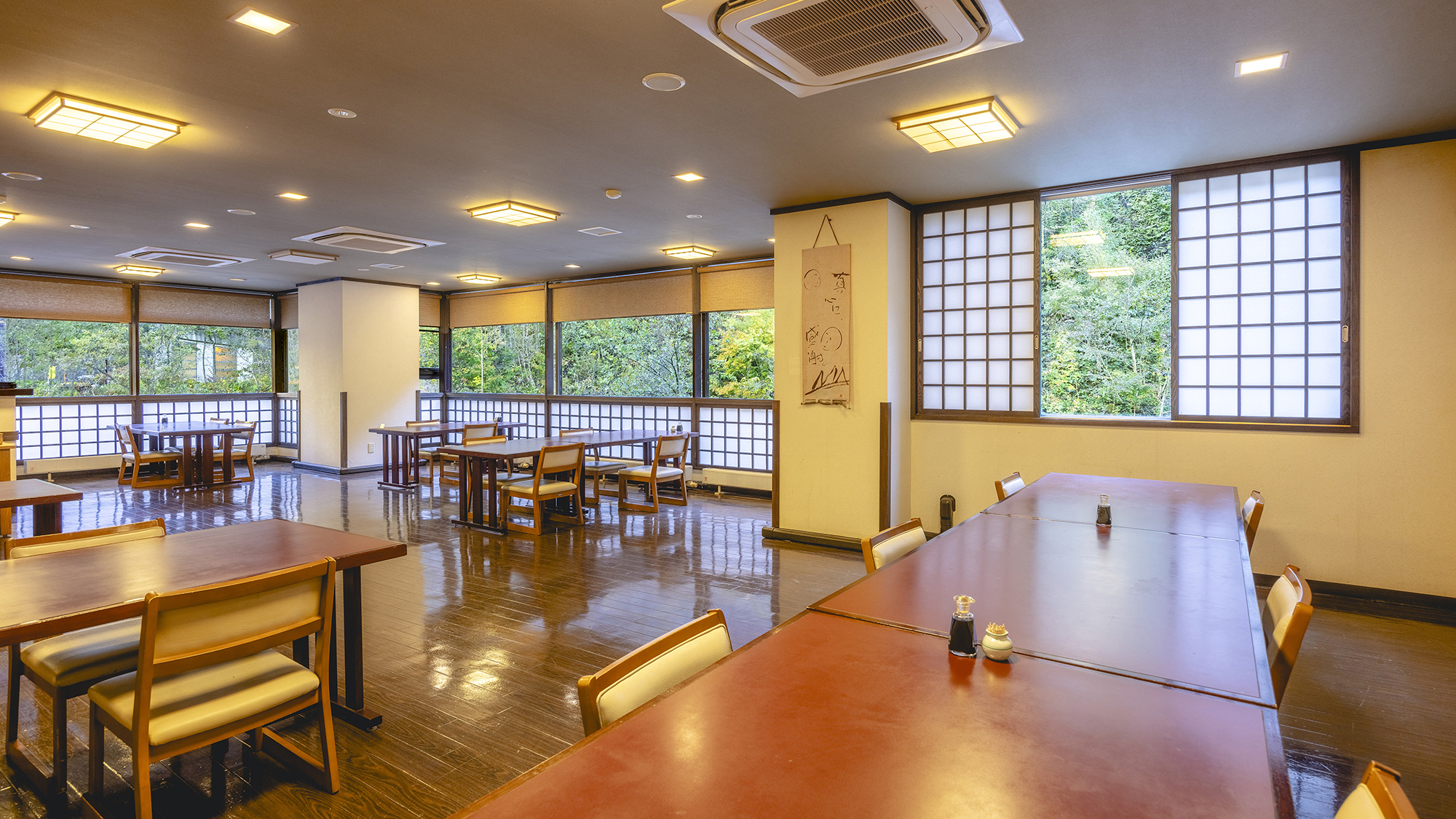 【お食事処】天人峡の景色とともに、自然が育む恵みをお召し上がりください。