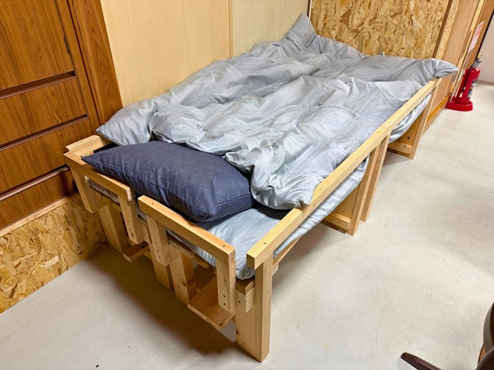 リビングルーム：シングルベッド２台