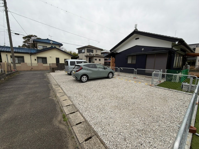 無料駐車場（最大４台）