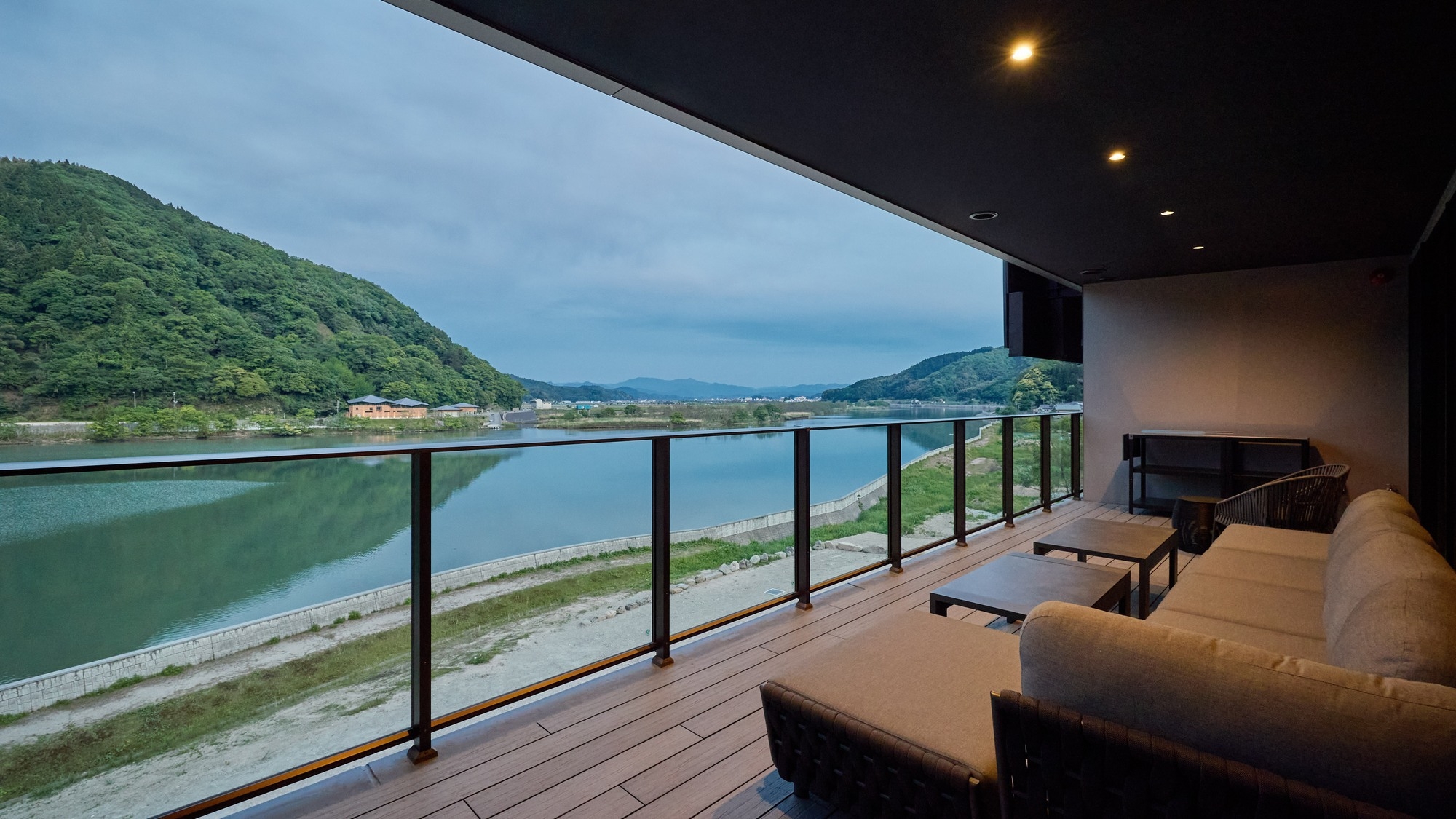 【連泊限定：１５％OFF】早めの予約がお得！雄大な水景と客室専用天然温泉に癒されるひと時