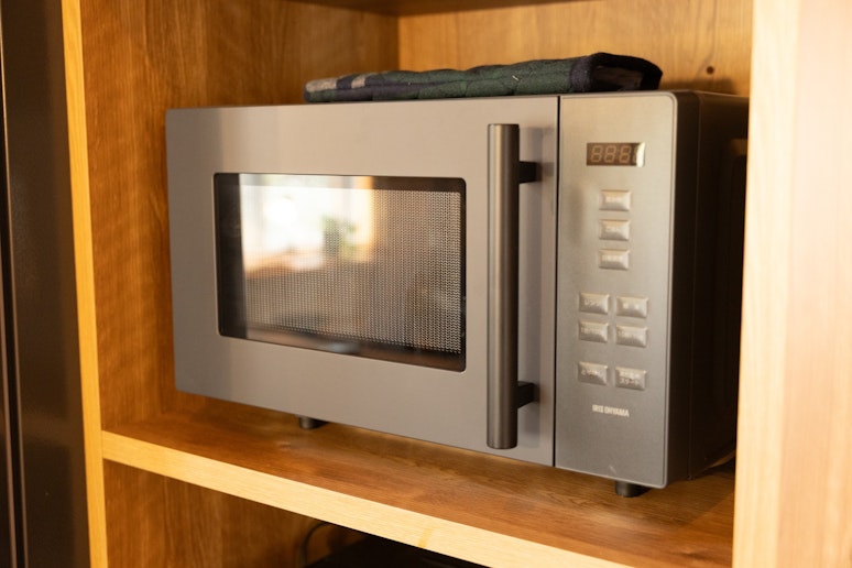 電子レンジを完備。簡単な温めや調理にご利用いただけます。