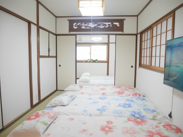 3階布団シングル3セットの寝室です。