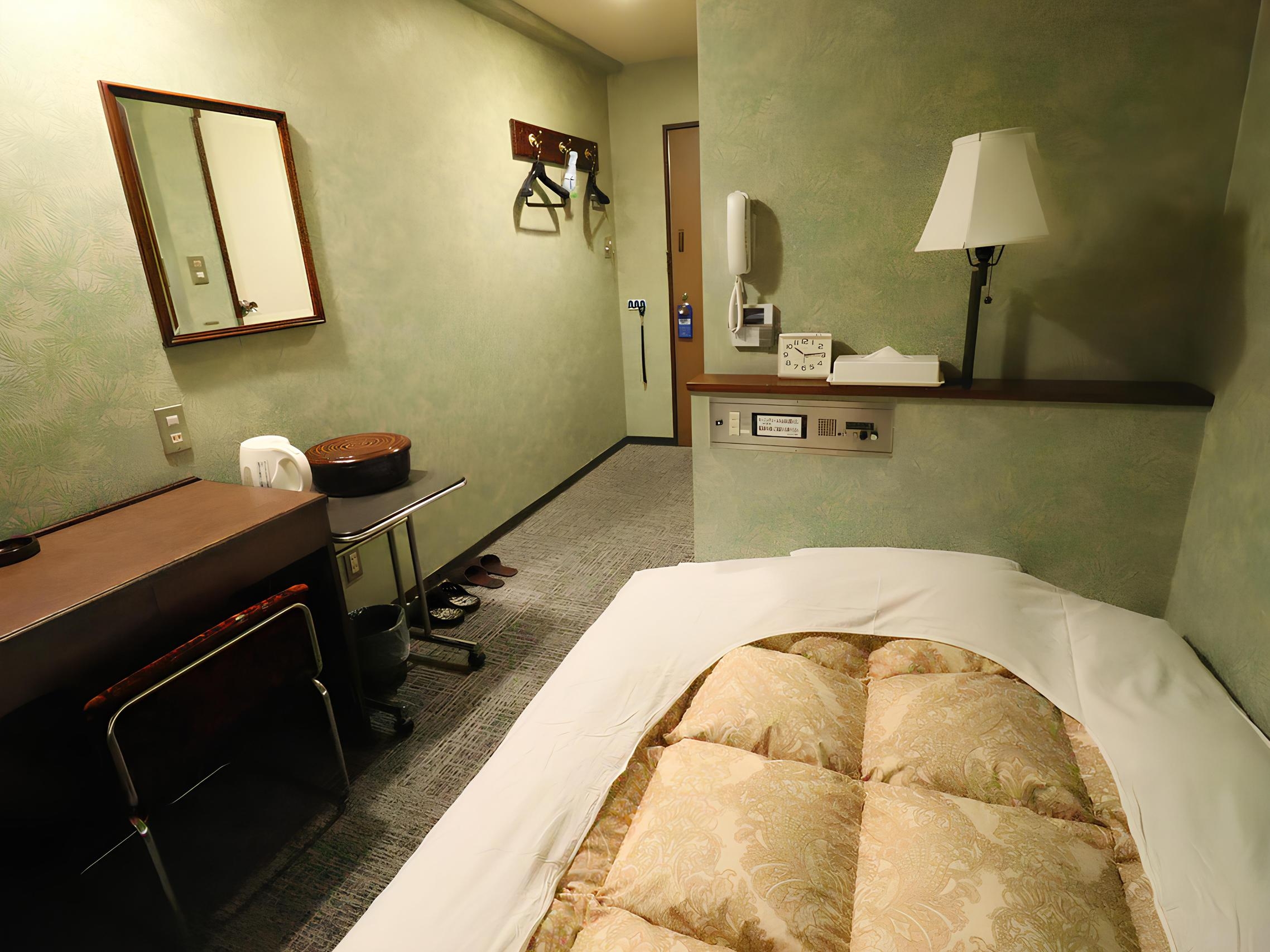 セミダブル　素泊まり　★　仲良くカップルで♪　【カード払いOK】※2泊以上はエコプランになります