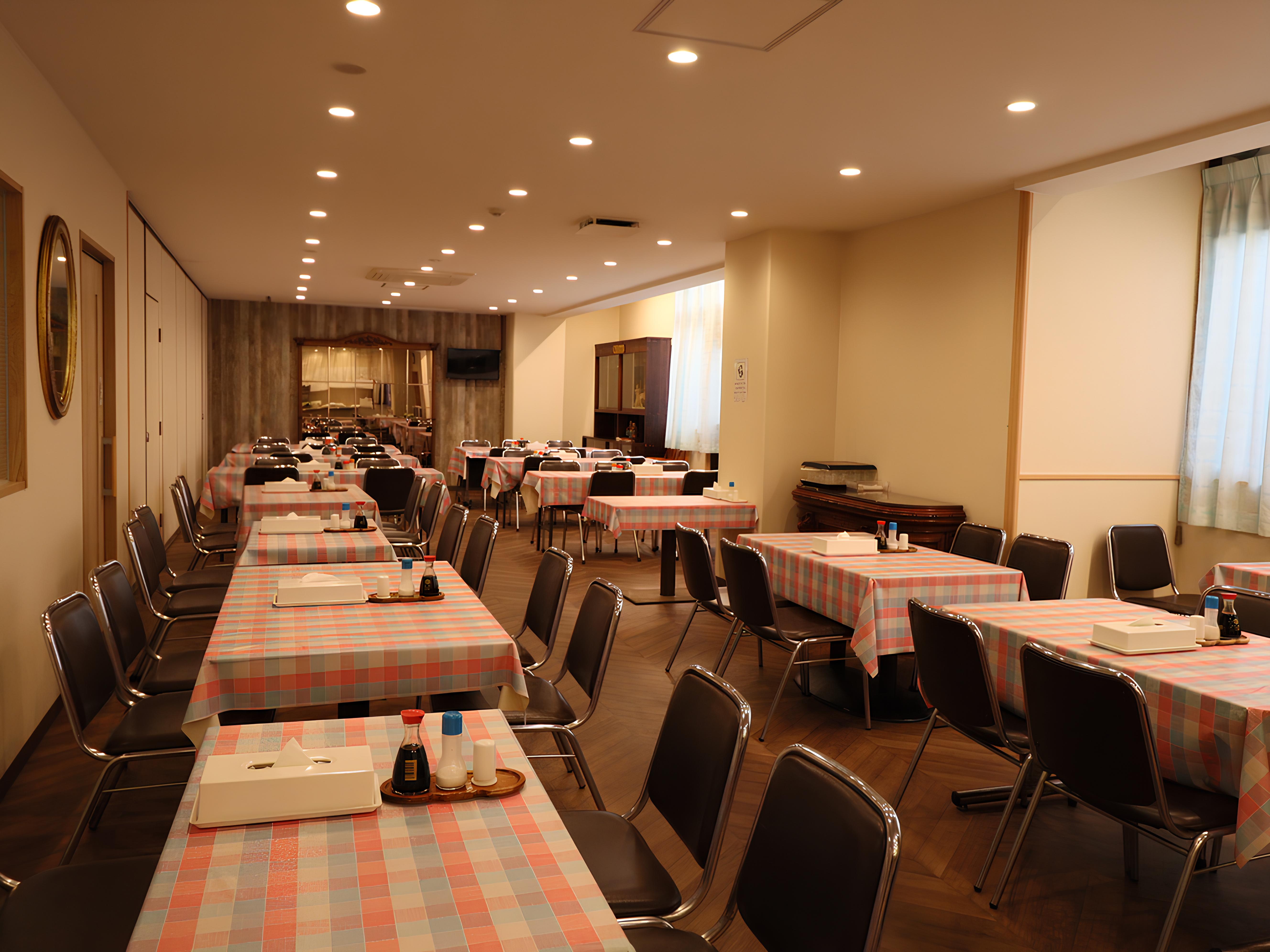 朝食会場は広々ゆったり♪