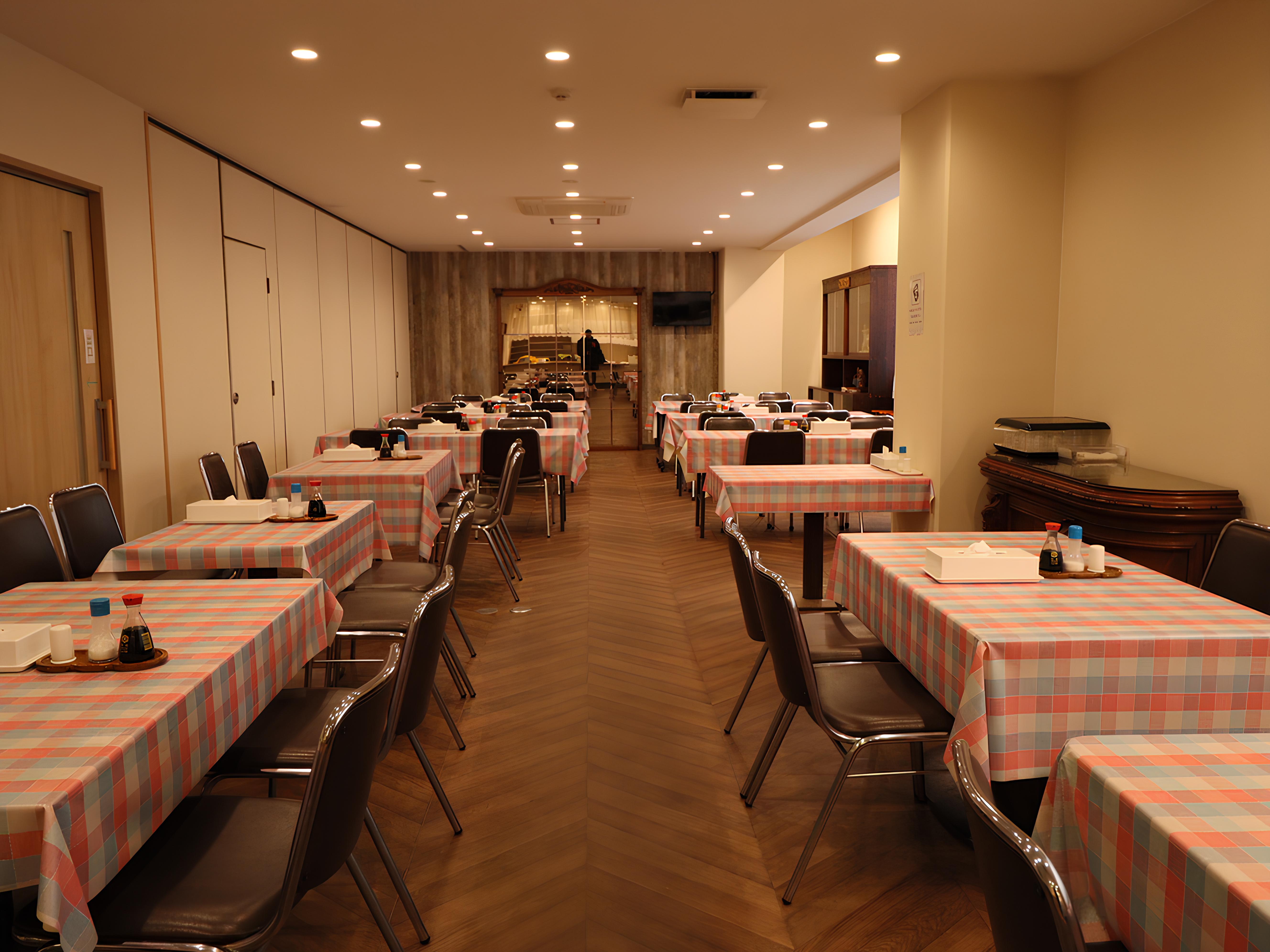 朝食会場は広々ゆったり♪