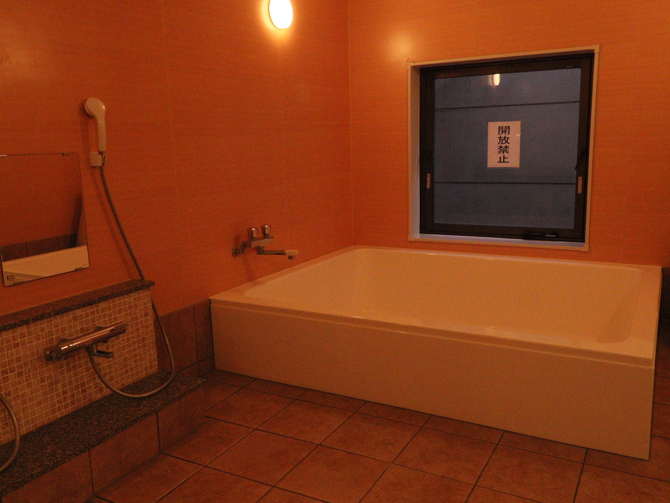 足を延ばしてご入浴いただける浴場も人気です♪