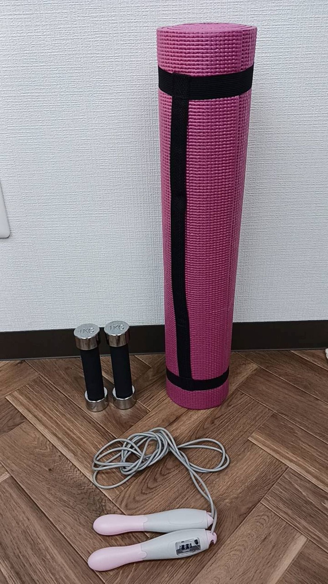 旅行中もダンベルやヨガ、縄跳びで気分もリフレッシュ! (縄跳びは屋上でどうぞ)