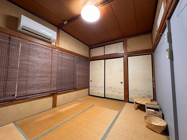 寝室が4つございます。 和室3部屋(布団) 洋室1部屋(ベッド) となるため、ご利用の人数やご利用者