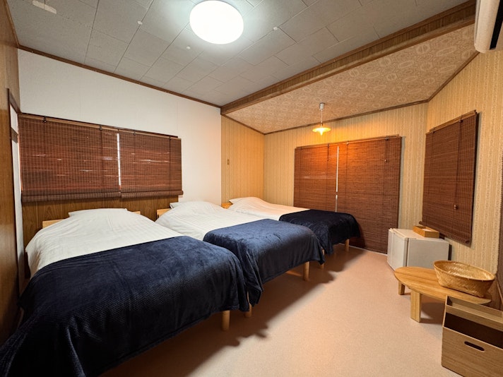 寝室が4つございます。 和室3部屋(布団) 洋室1部屋(ベッド) となるため、ご利用の人数やご利用者