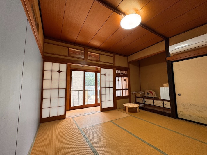 寝室が4つございます。 和室3部屋(布団) 洋室1部屋(ベッド) となるため、ご利用の人数やご利用者