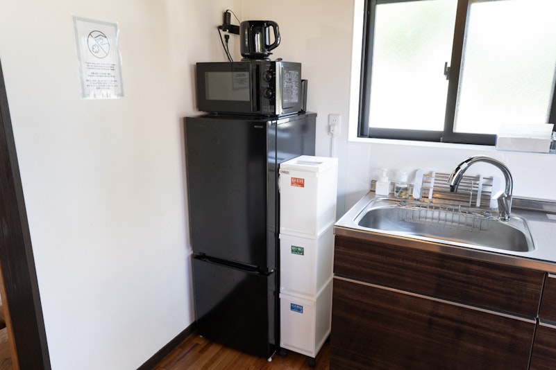 冷蔵庫・電子レンジ、ケトル付きで連泊にも便利です