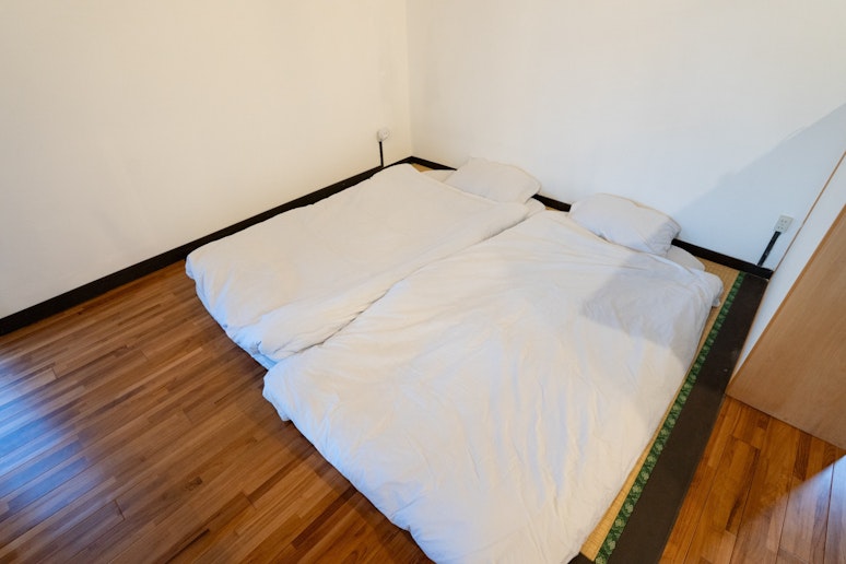 畳の落ち着きに包まれて、お休みいただけます