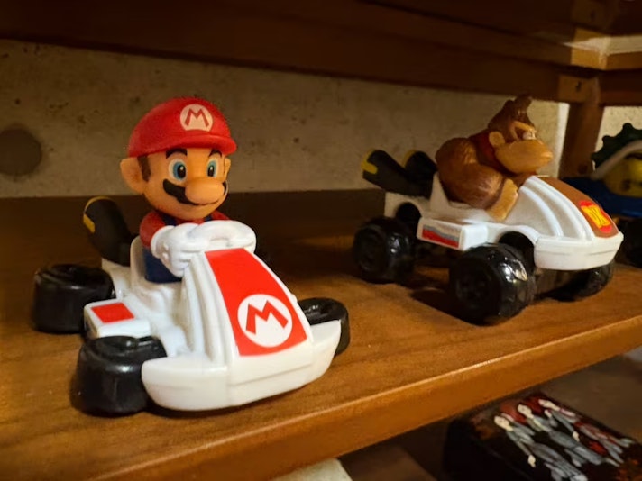 そして、このお部屋にはちょっとした遊び心も。 リビングのどこかに、あの有名キャラクター「マリオ」が隠