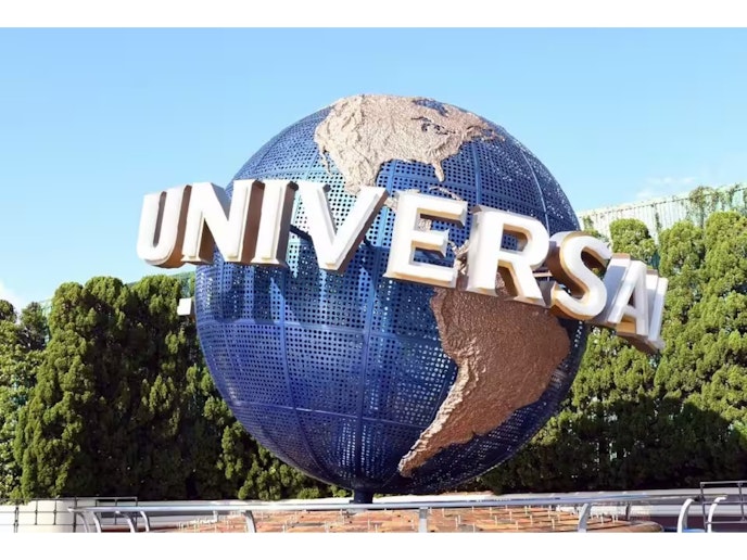 USJ(ユニバーサル・スタジオ・ジャパン): 電車で約10分。 隣の西九条駅での乗り換えも非常にスム
