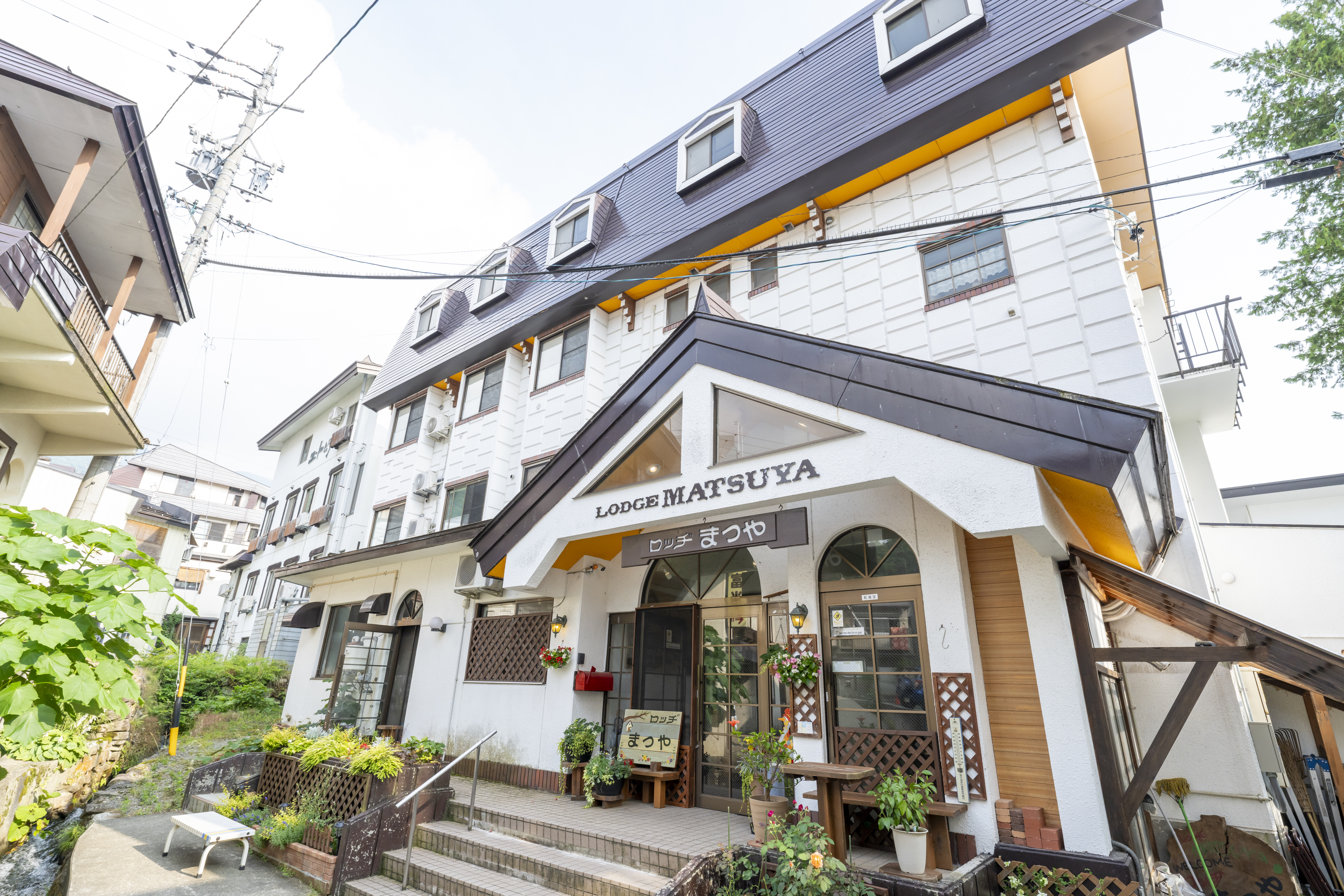 ロッヂまつや外観