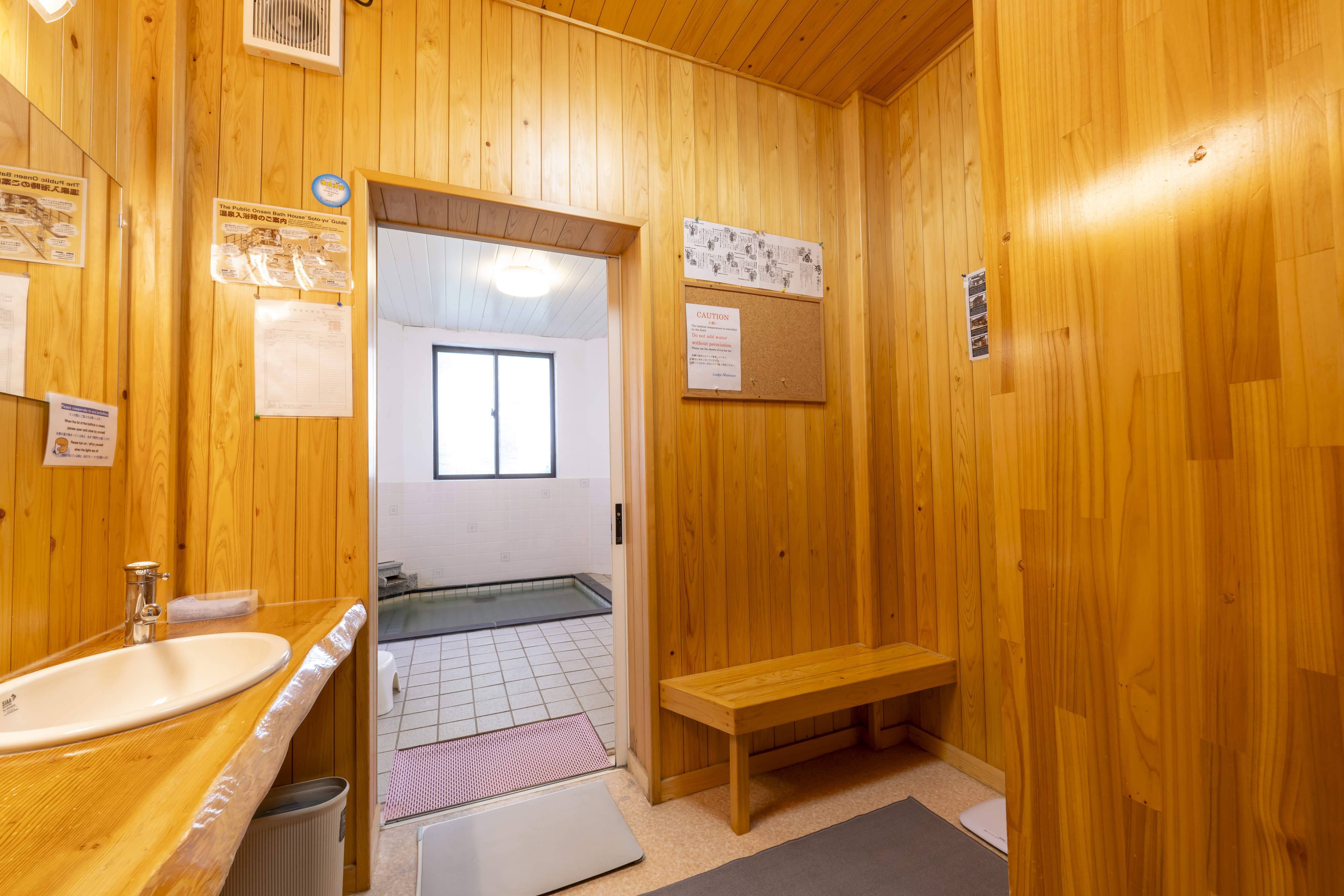 男女別の館内風呂