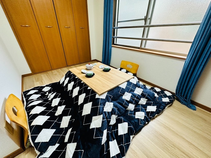 冬季はコタツを準備します 寝室2