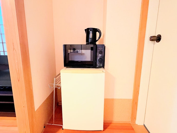 冷蔵庫、電子レンジ、電気ケトル