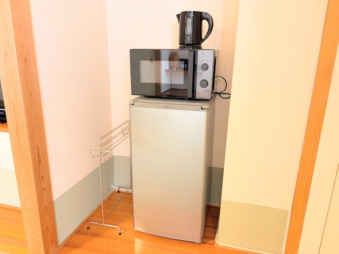 冷蔵庫、電子レンジ、電気ケトル