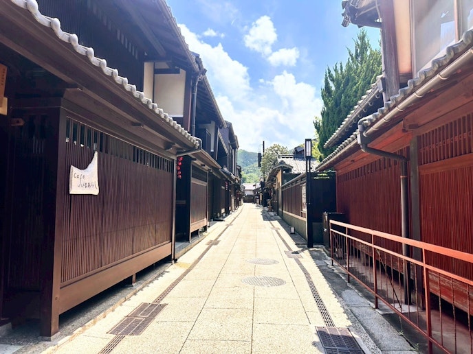 重要伝統的建造物群保存地区「三丁町」 施設から徒歩2分