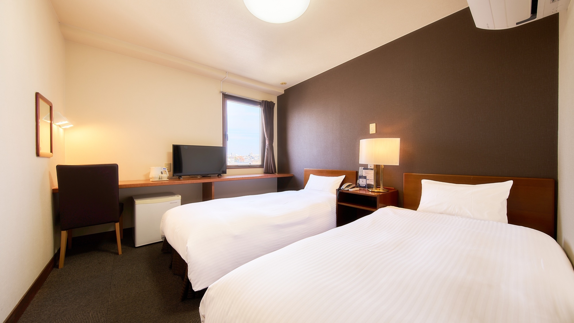 【素泊】出張や観光でのお泊りに最適！広めの客室でゆったりお休みください。