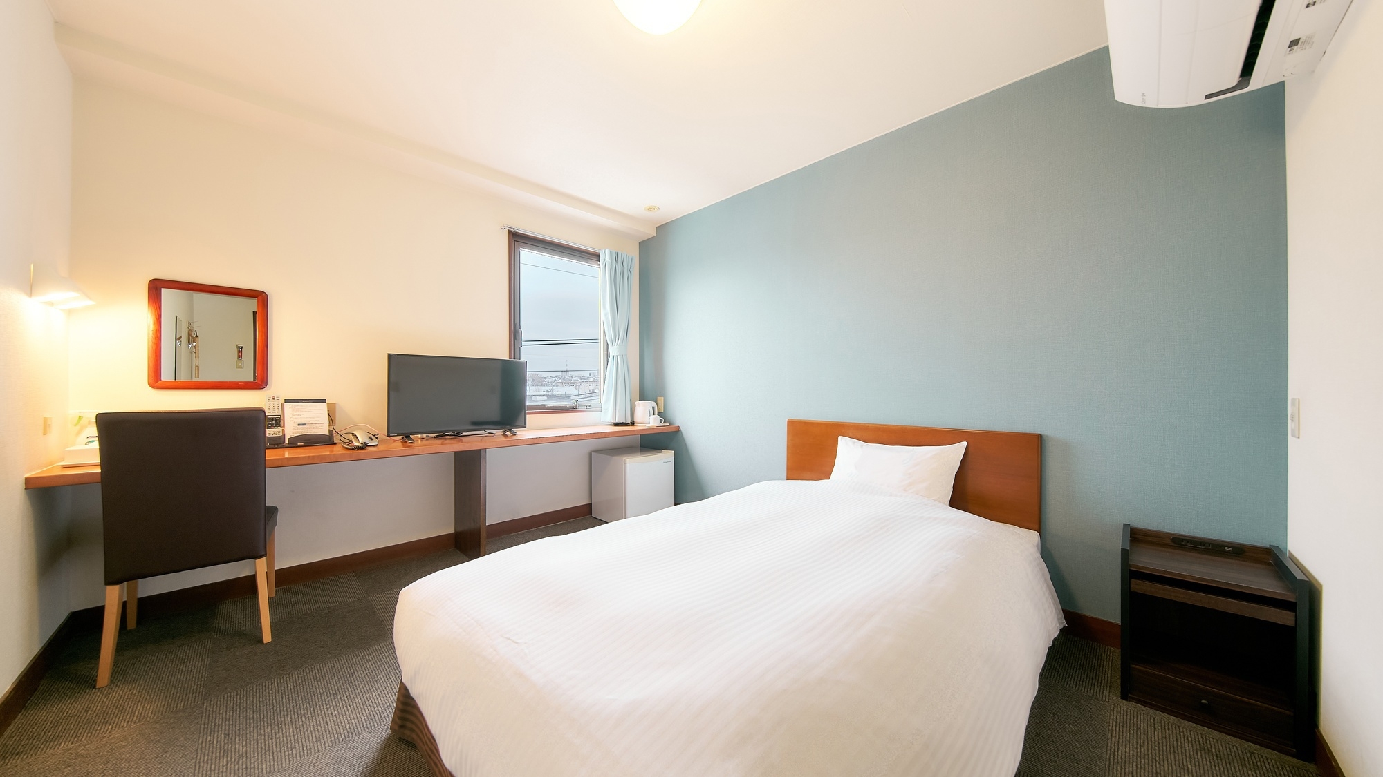 【素泊】出張や観光でのお泊りに最適！広めの客室でゆったりお休みください。