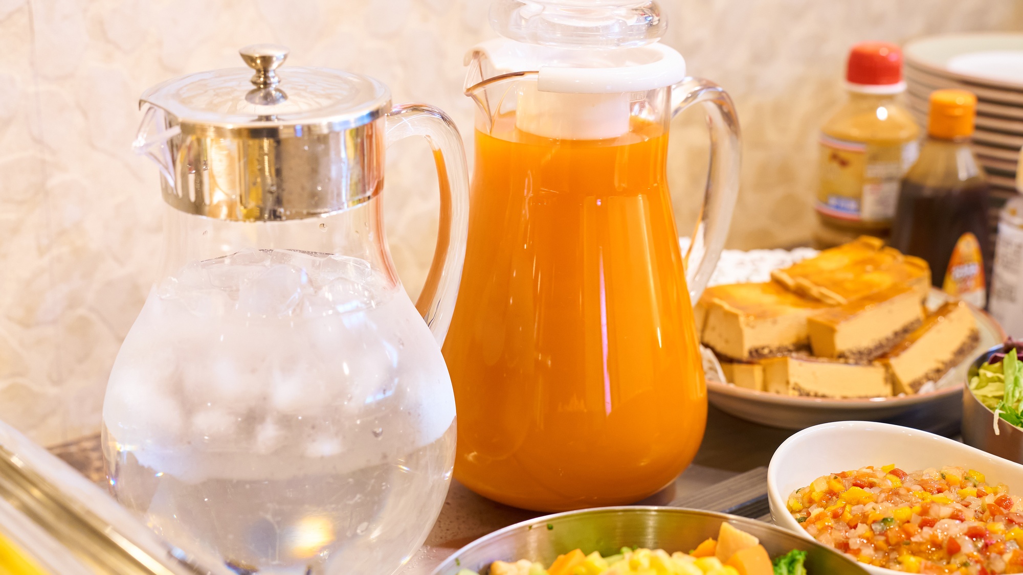 ・【朝食一例】お飲み物は数種類ご用意しております。お好きな物をお取りください