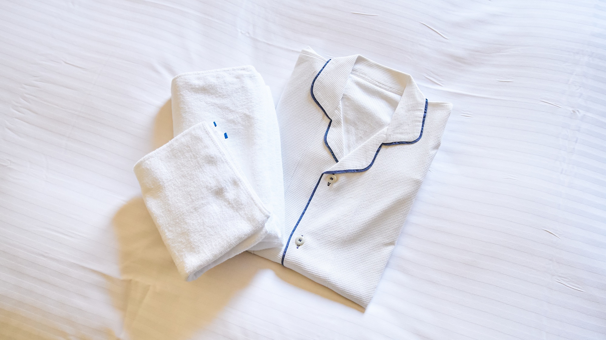 ・【アメニティ】バスタオル、フェイスタオル、部屋着のご用意がございます