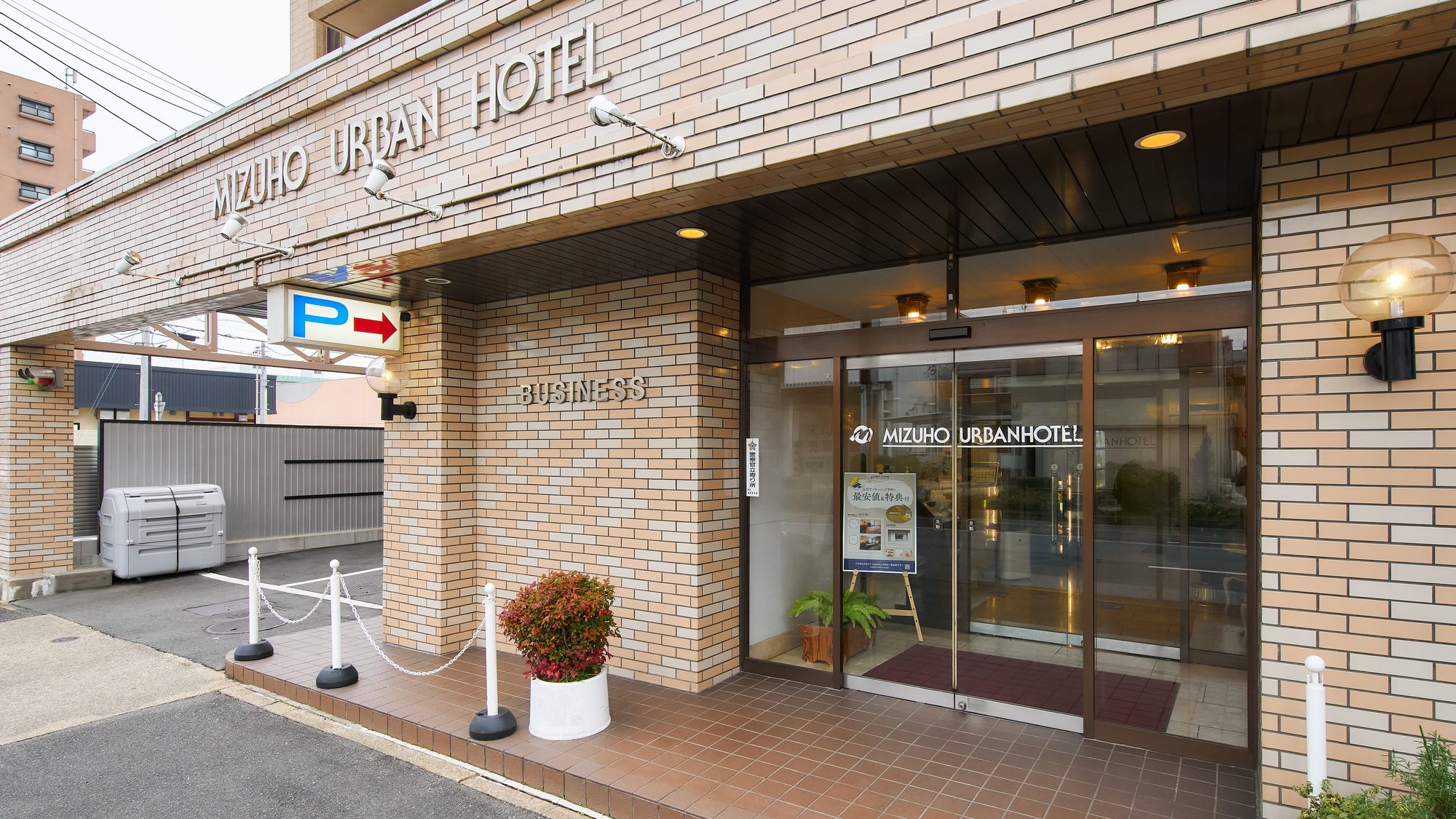 ・【外観】チェックインは16時(最終24時)から。チェックアウトは翌10時までです