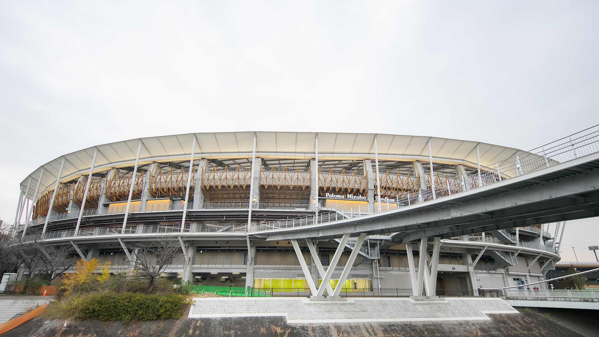・【パロマスタジアム】全国的・国際的な競技大会が開催されるスポーツ施設です