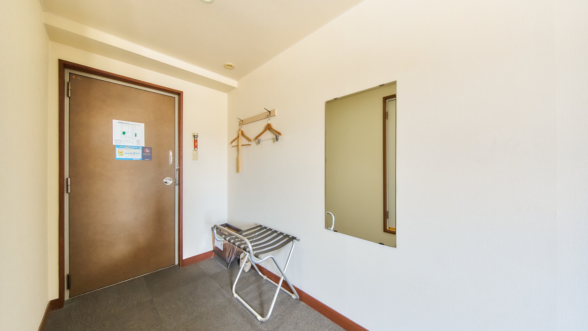 ・【シングル】広々とした入口。忙しい朝も余裕をもってお出かけの仕度ができます