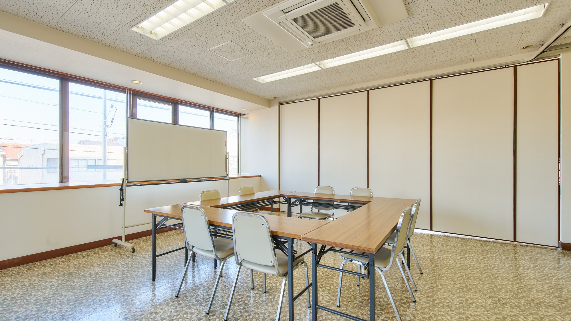 ・【会議室】会議・研修などさまざまなご利用シーンに応じてご利用いただけます