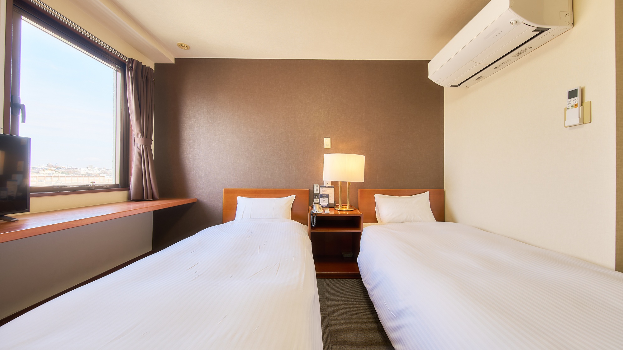 ・【ツイン・喫煙】シンプルかつゆったりとしたスペースでくつろぎの時間をお過ごしください