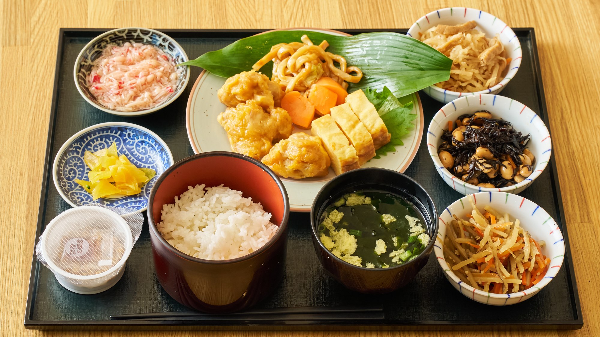 ・【朝食一例】ブッフェは日替わりで様々なお料理、サラダ類、お飲み物をご用意しております