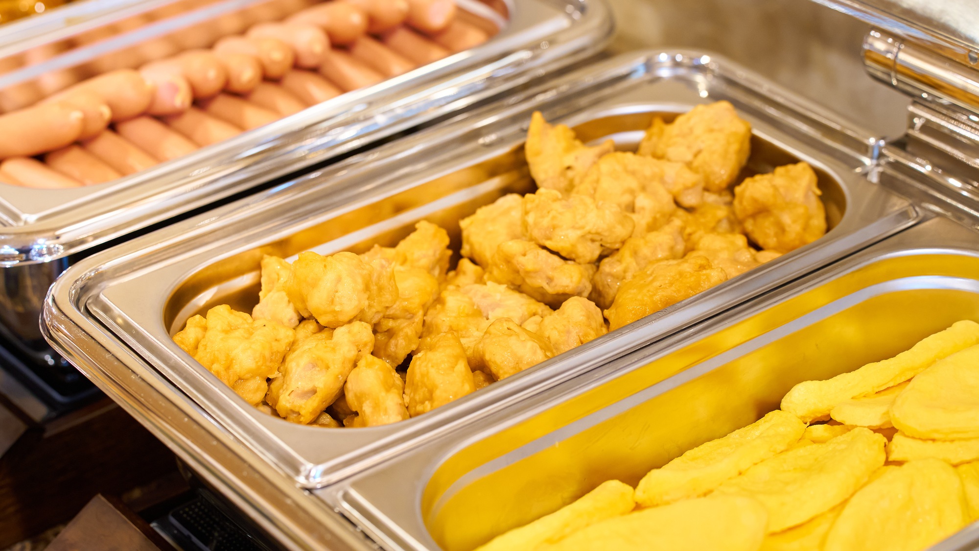 ・【朝食一例】ご飯のおかずにぴったりなお肉料理も充実しています