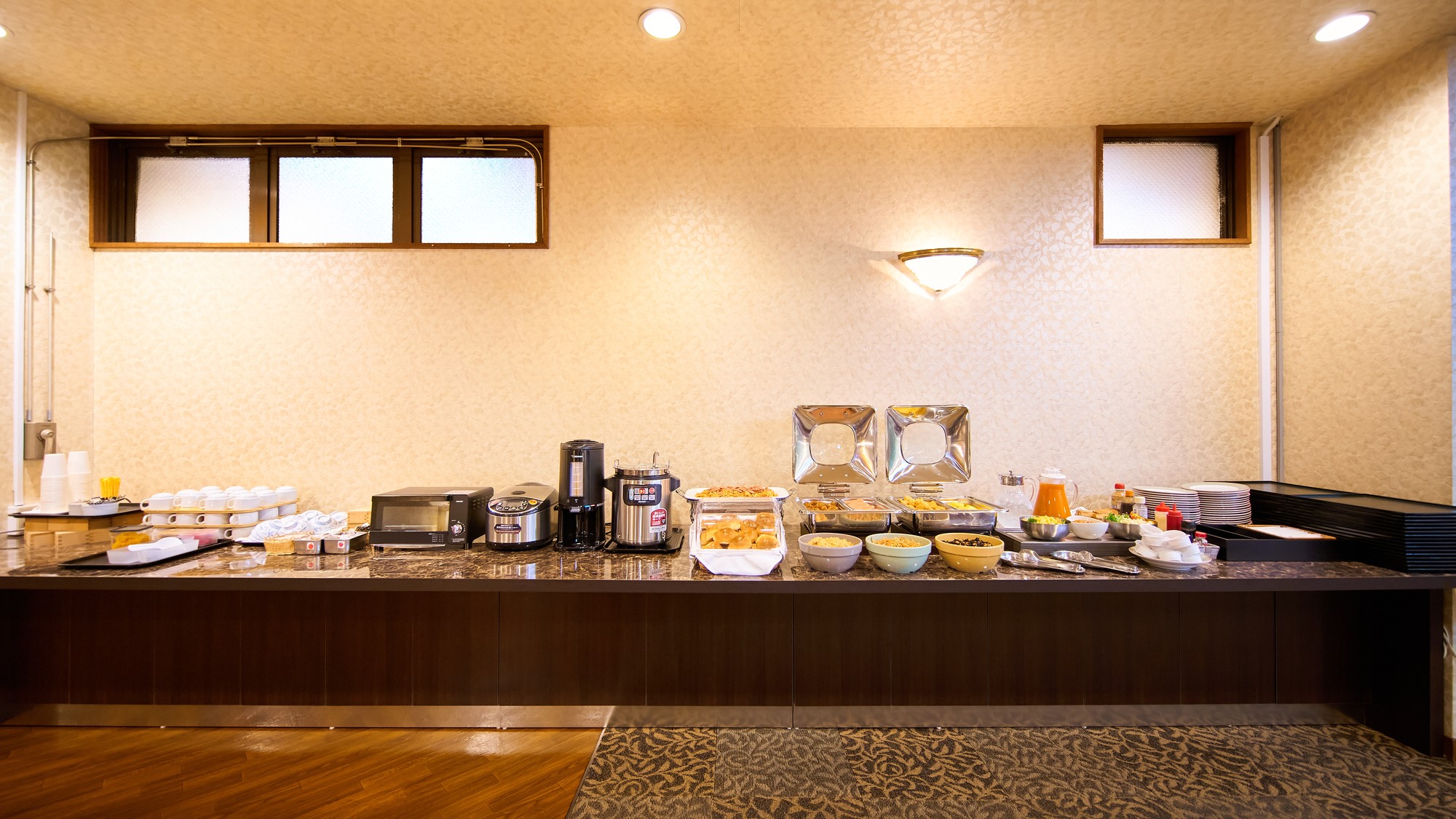 ・【朝食一例】朝ごはんはブッフェスタイルです。しっかり食べてエネルギーをチャージ