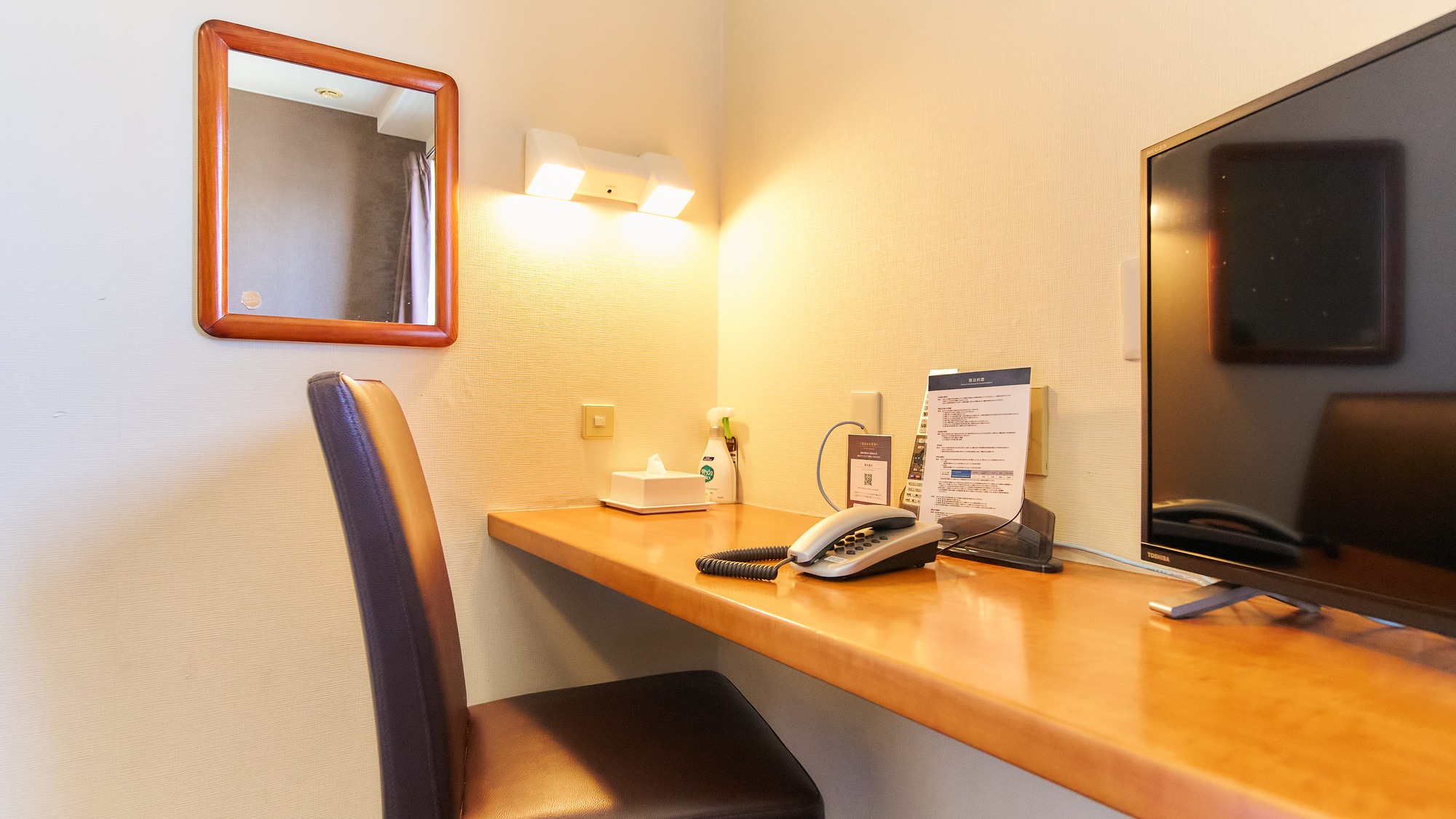 ・【シングル】清潔で近代的な客室はゆったりとした広さでお寛ぎいただけます。