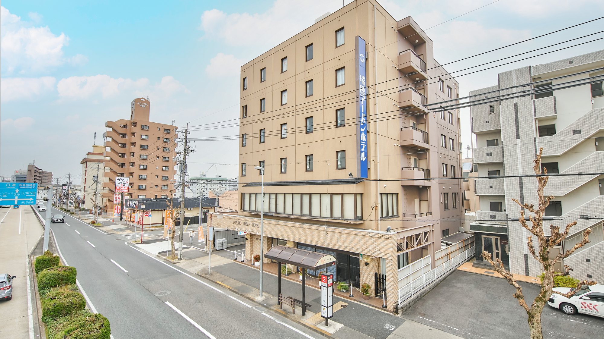 ・【外観】近隣にコンビニやスーパー、飲食店も多数有り外食にも困りません