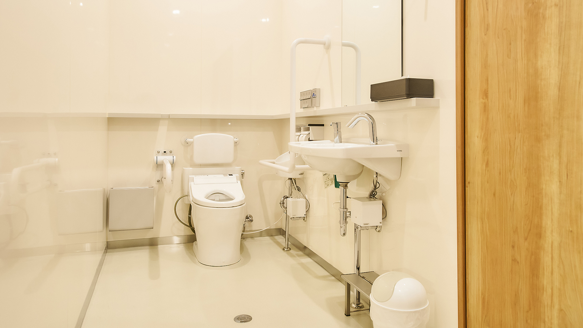 ・【バリアフリートイレ】ご高齢の方や車椅子でのご利用も安心できる設計です