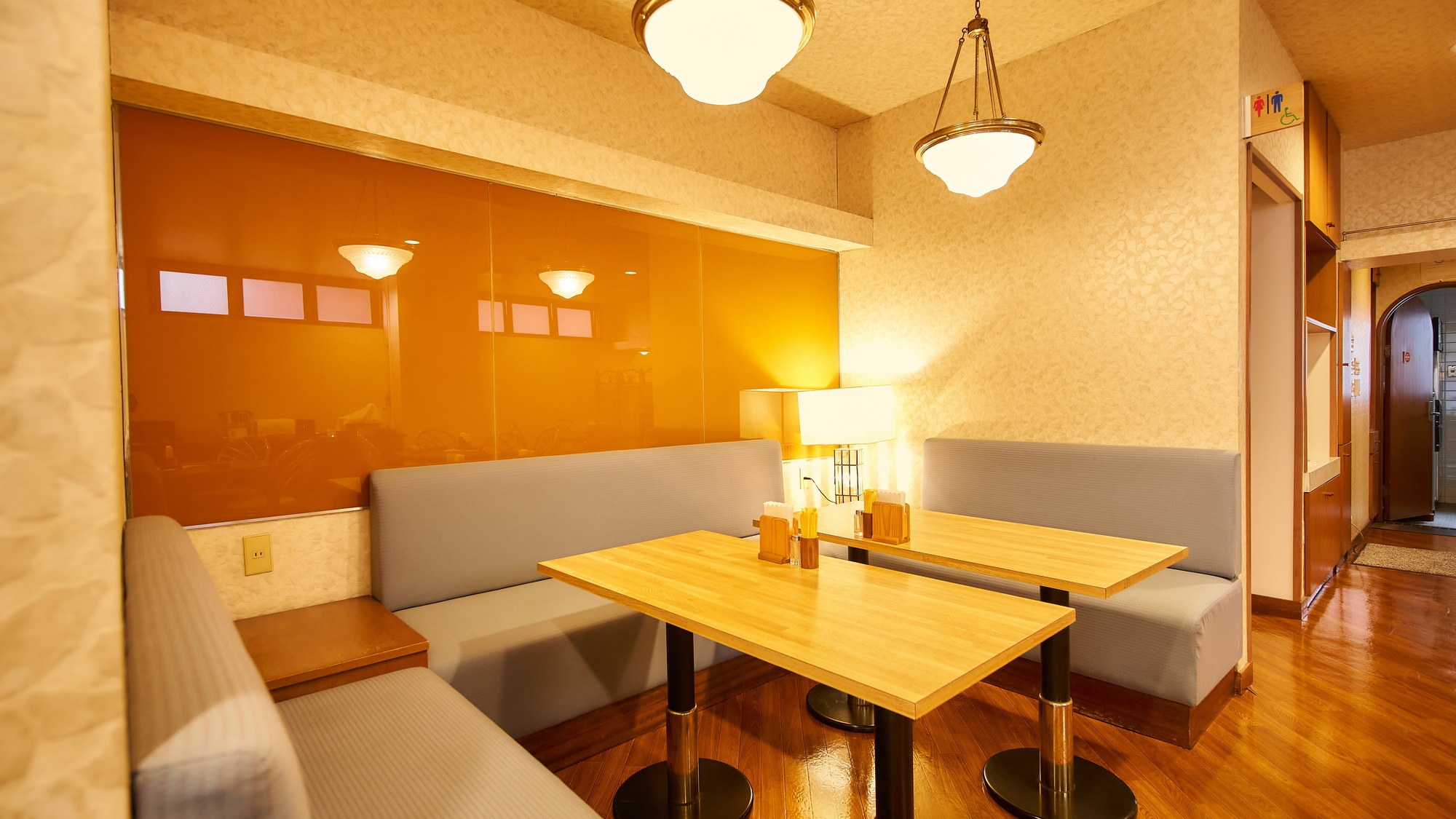 ・【朝食会場】あたたかな雰囲気に包まれるラウンジで朝食をお召し上がりください