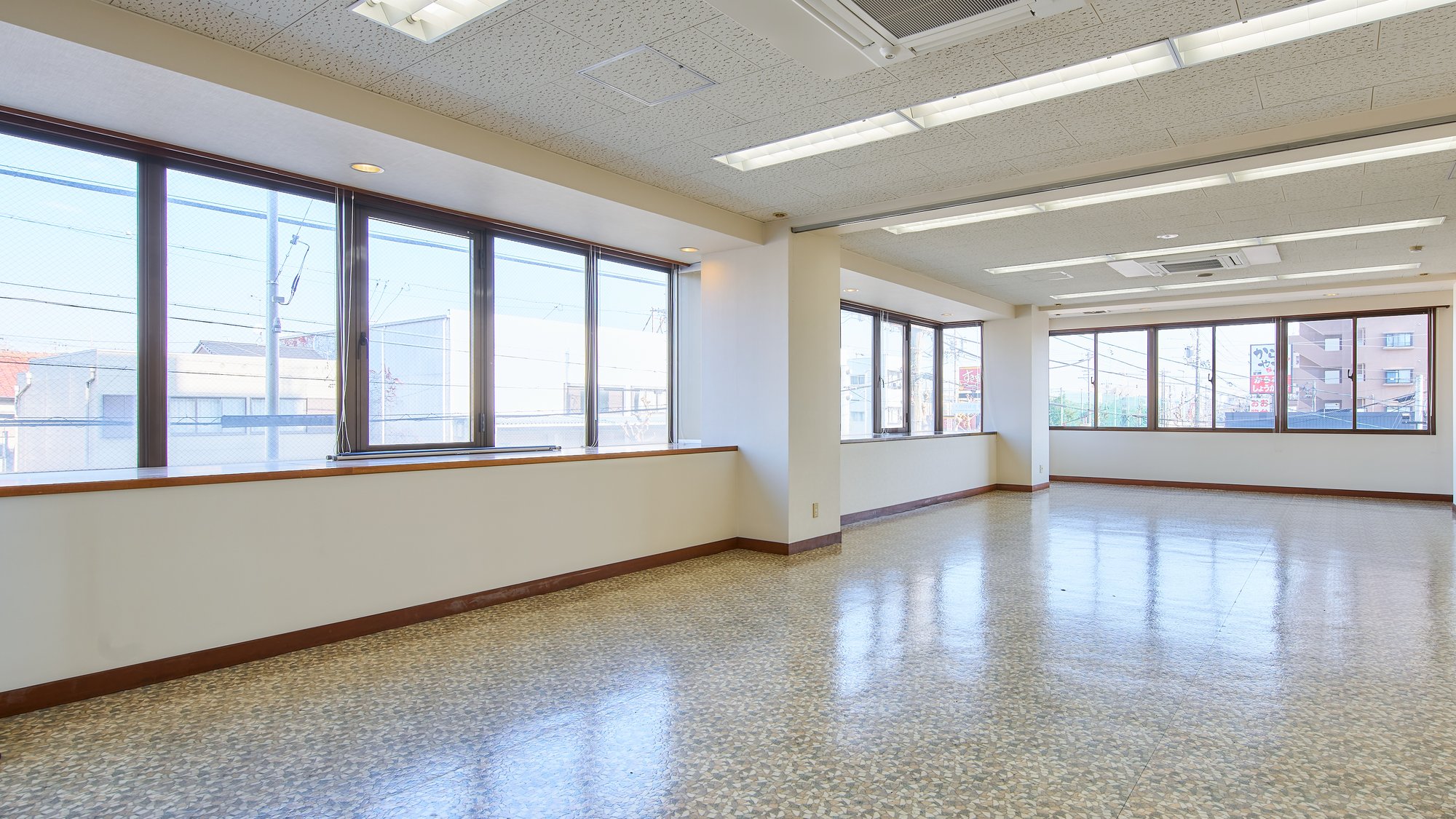 ・【多目的ホール】会議・研修などさまざまなご利用シーンに応じてご利用いただけます