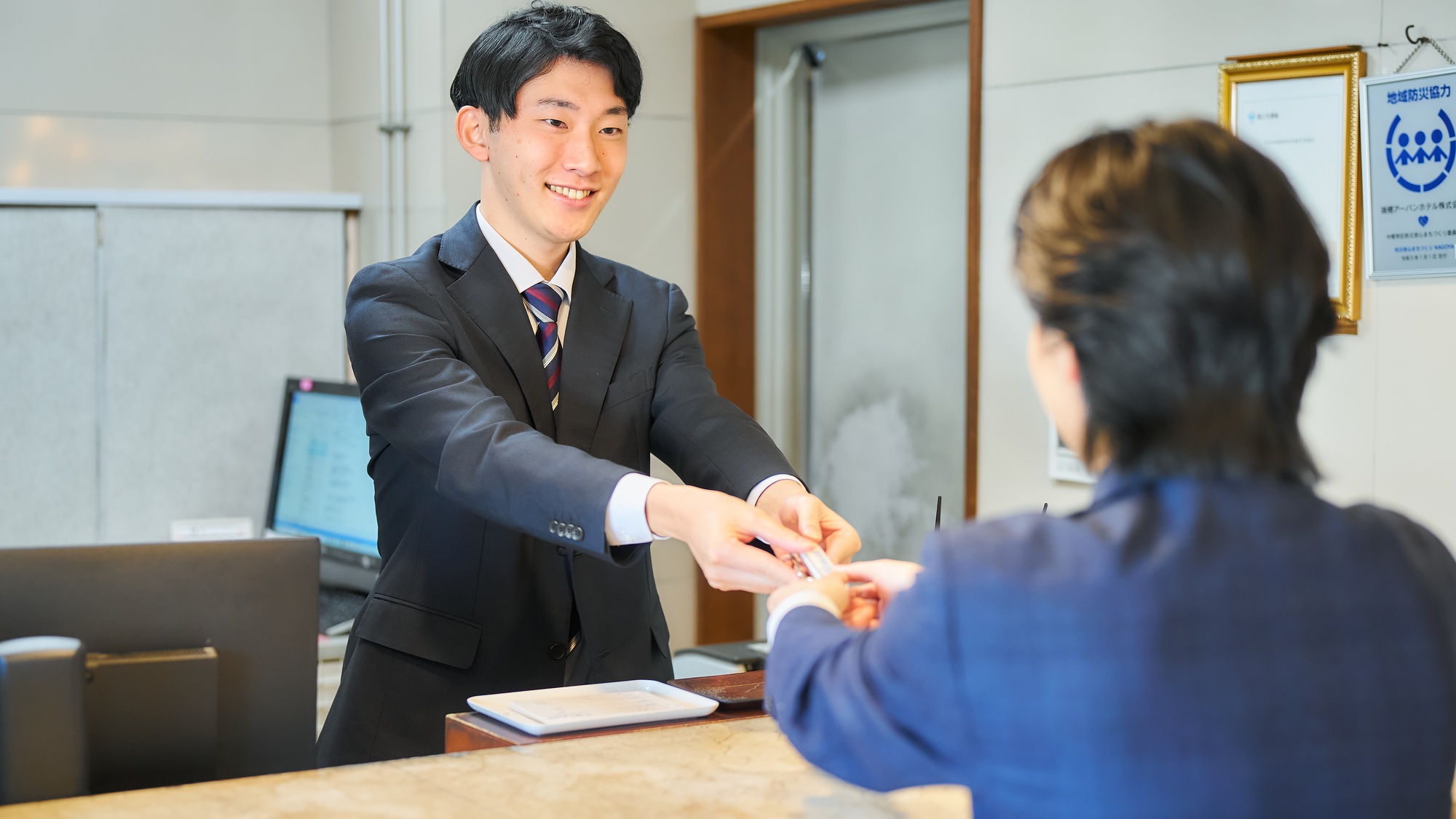 ・【フロント】タクシー手配、宅配便、貸出品などご入用の際はお声がけください