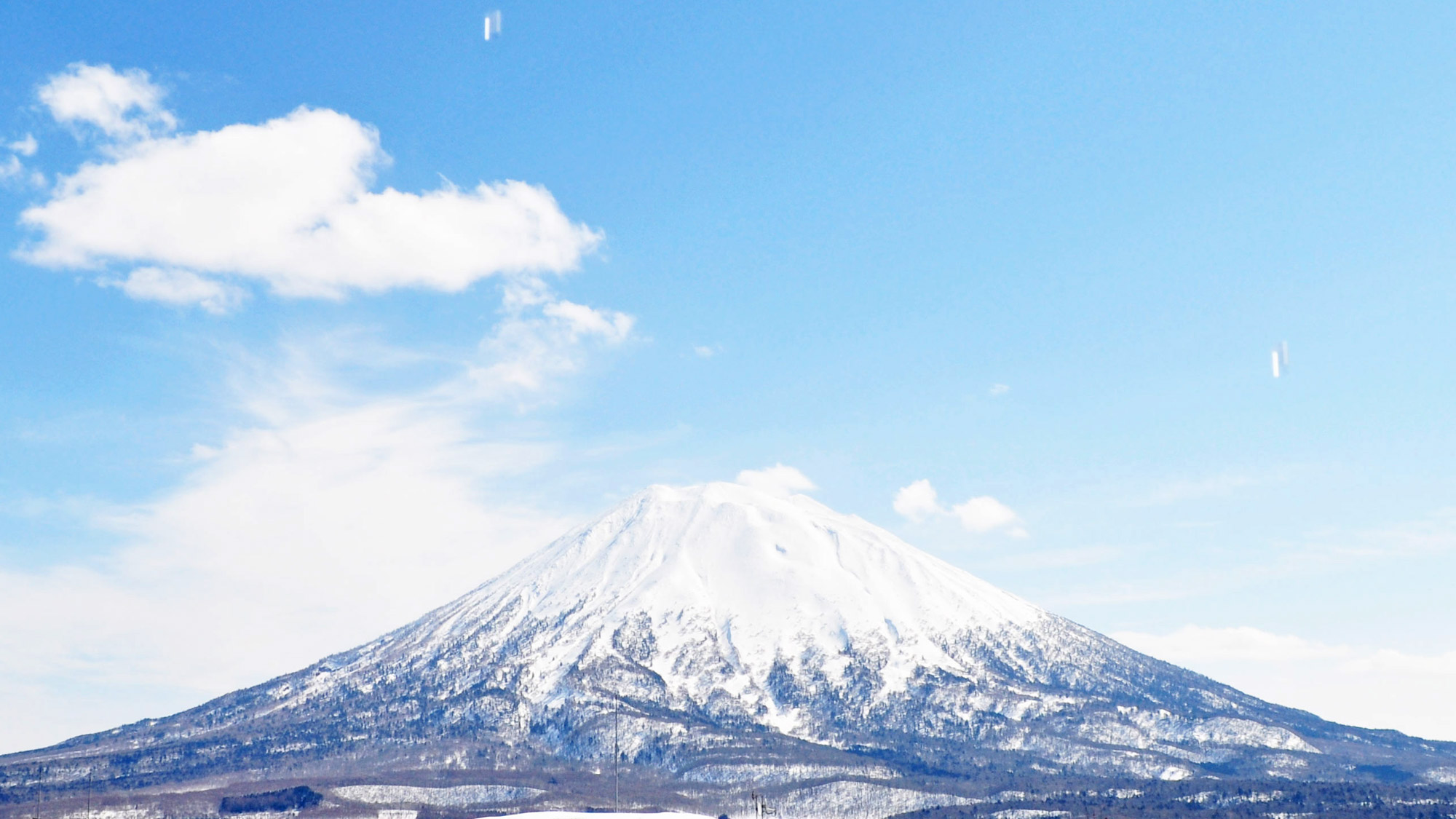 【羊蹄山】晴れた日の空の青さと雪の白さのコントラストが絶景です。