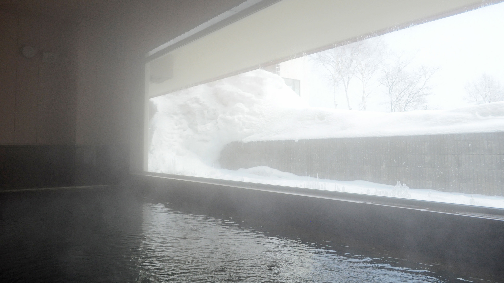 【大浴場】雪景色を眺めながらのご入浴下さい