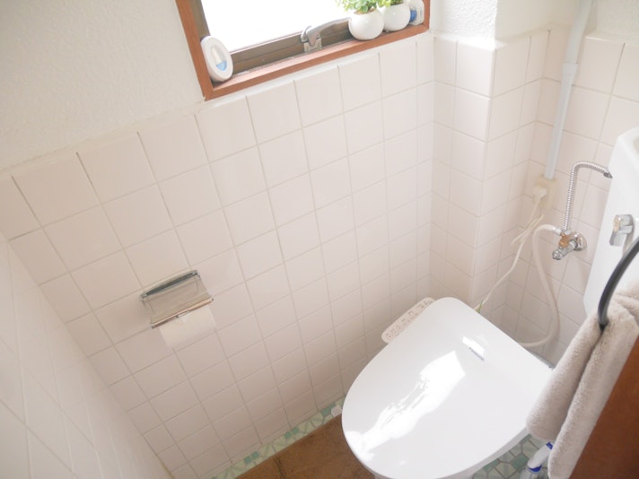 トイレはウォッシュレット取付暖房便座です。
