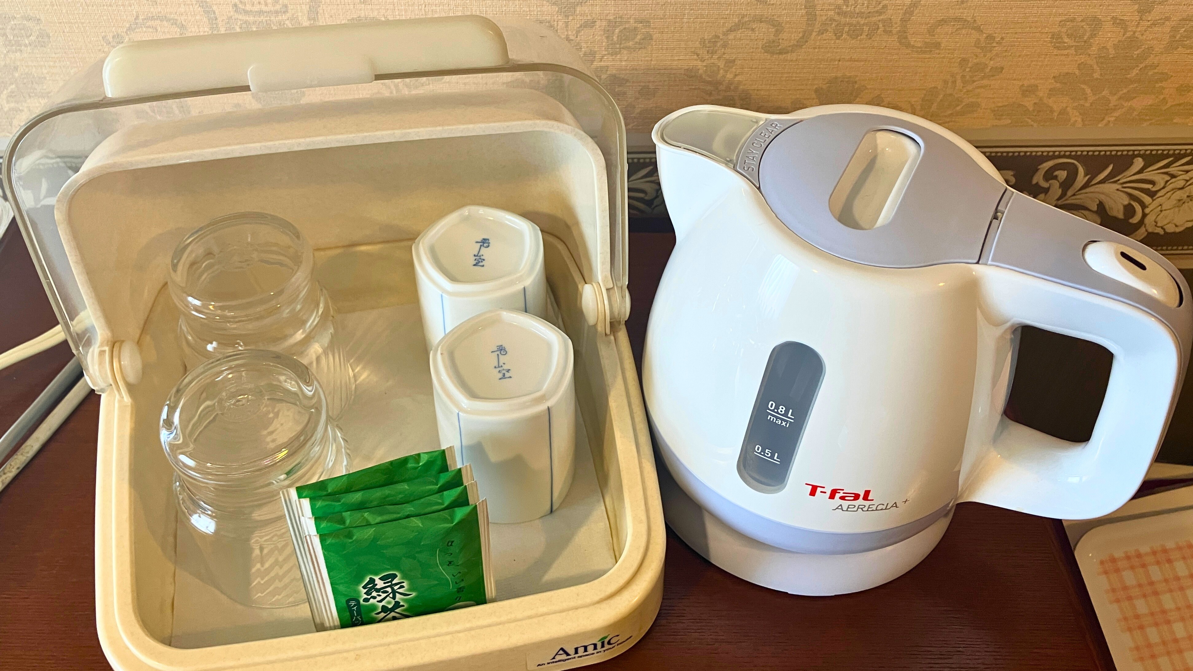 ◆客室 - お茶セット（お茶・ケトル・グラス）