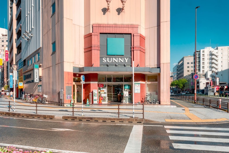 スーパー「SUNNY」も近く、お食事の準備もスムーズに。