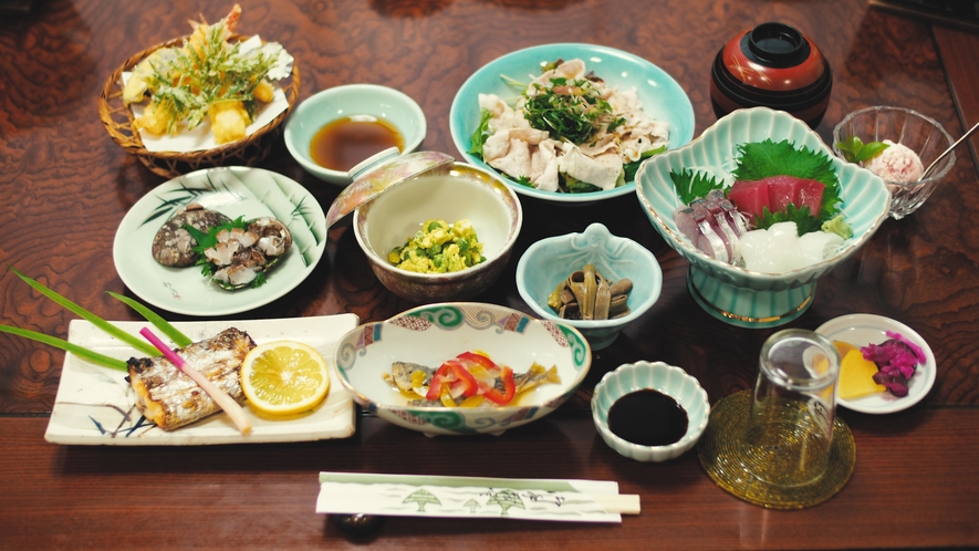 夕食例※季節によりメニューが変わります。